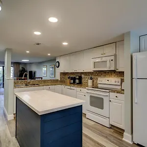 Holiday home Golf View Two Bedroom With K Q And Fold Out Couch Bikes & Gear Included, Hilton Head Island
